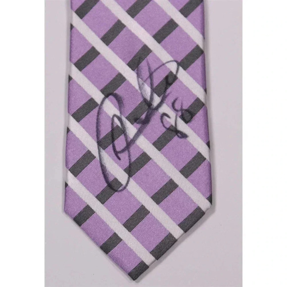 Patrick Kane Worn and Autographed 2014 Hockey Fights Cancer Silk Necktie - Picture 1 of 9
